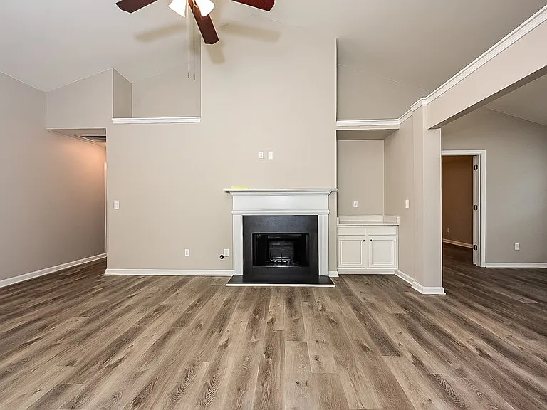 421 Eglington Trl — Photo 4