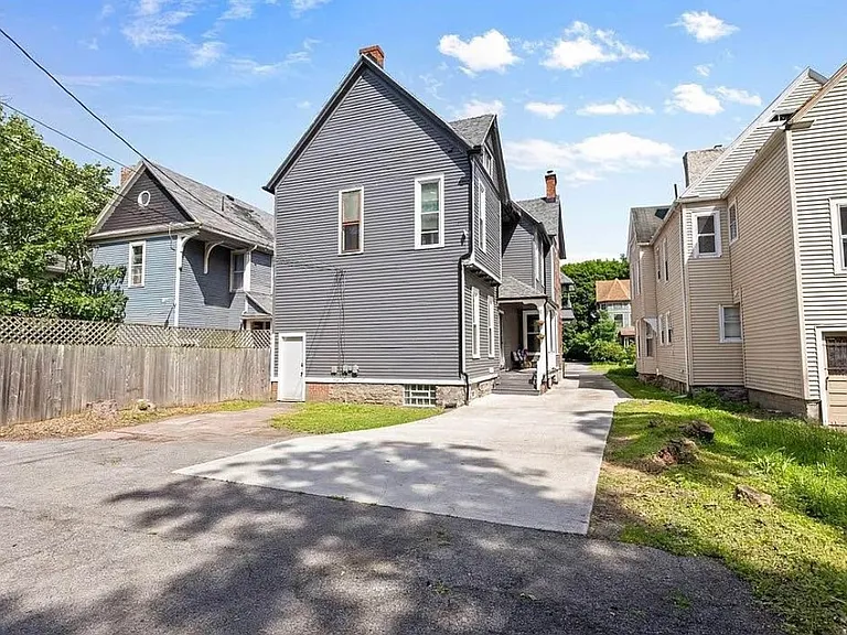 469 Alexander St — Photo 12