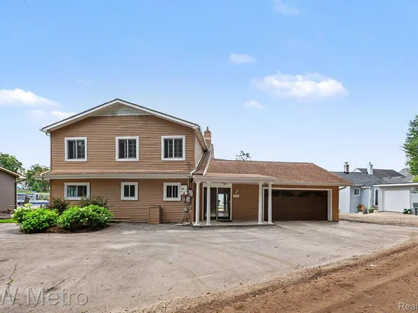 744 N Long Lake Blvd, Lake Orion, MI 48362