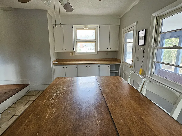300 W Elm St — Photo 15