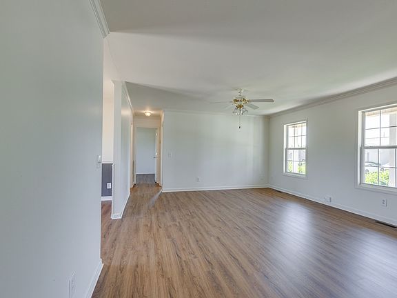 3rd image of 2109 Hollandale Cir