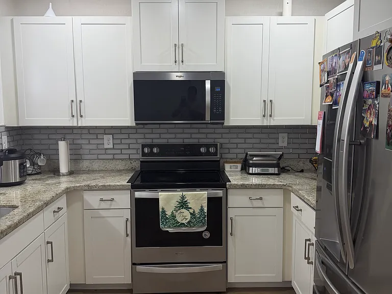 555 NE 6th Pl — Photo 13