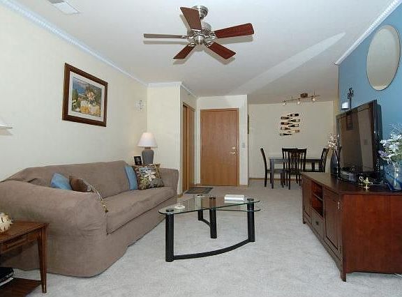 3rd image of 102 Prairie Heights Dr APT 114