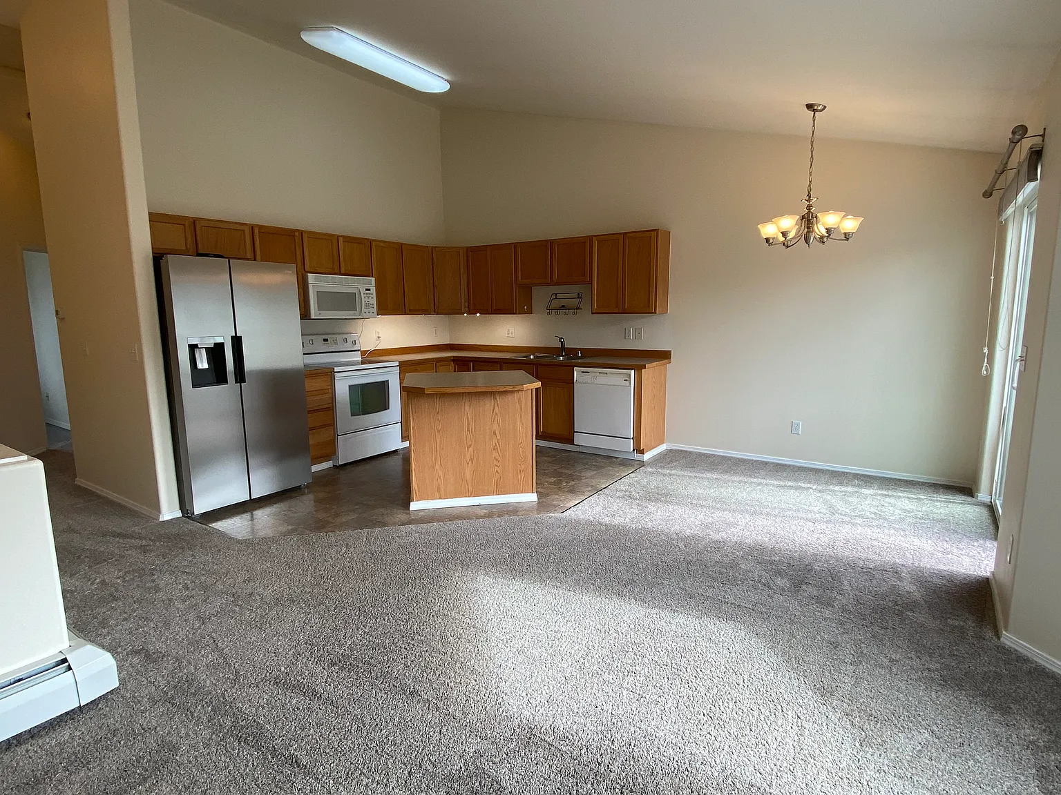 3 bed, 1108 sqft, $2,400 — Photo 2