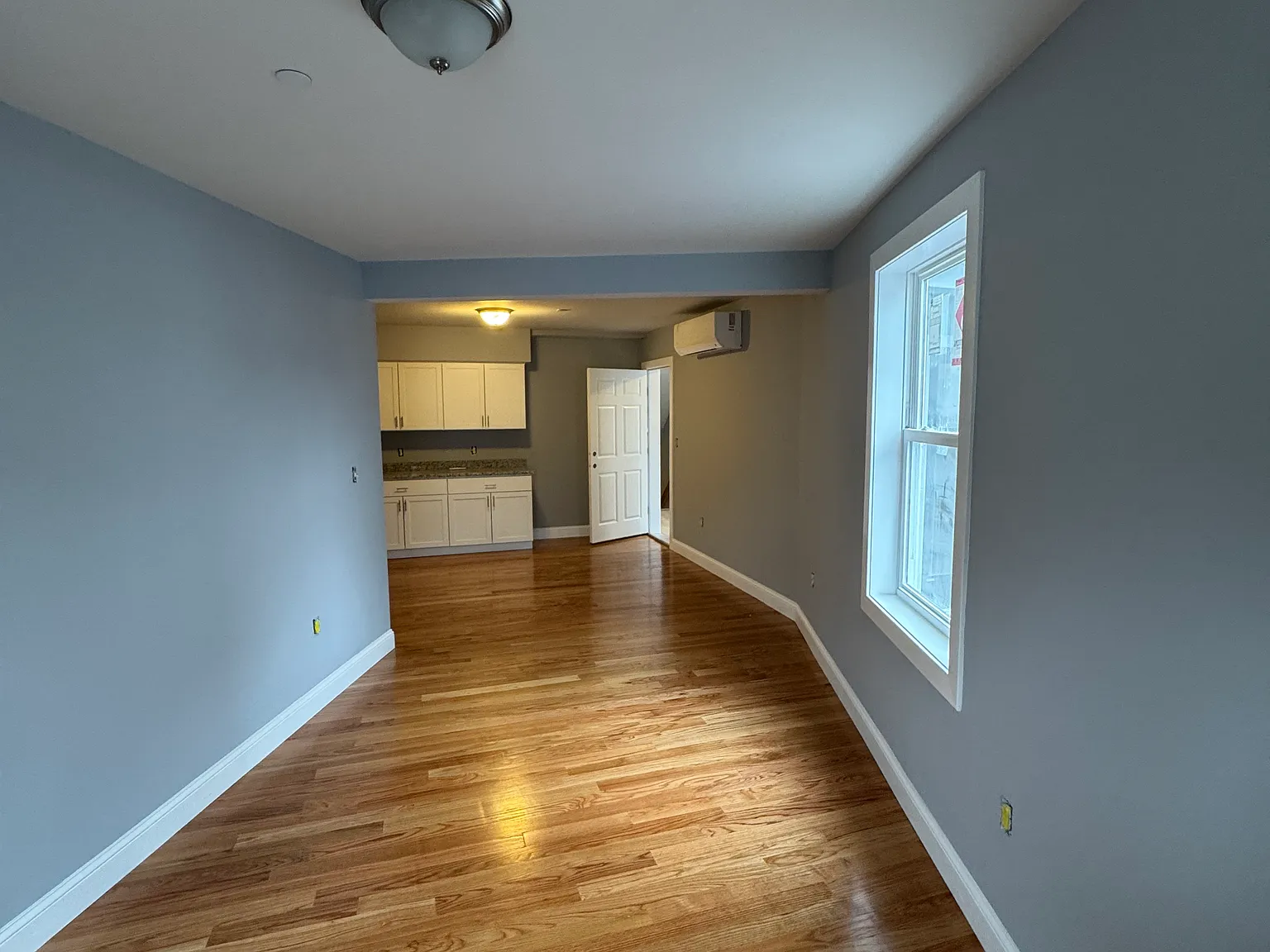 3 bed, 1150 sqft, $2,650 — Photo 3