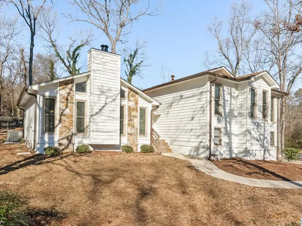 2400 Dalton Dr, Pelham, AL 35124