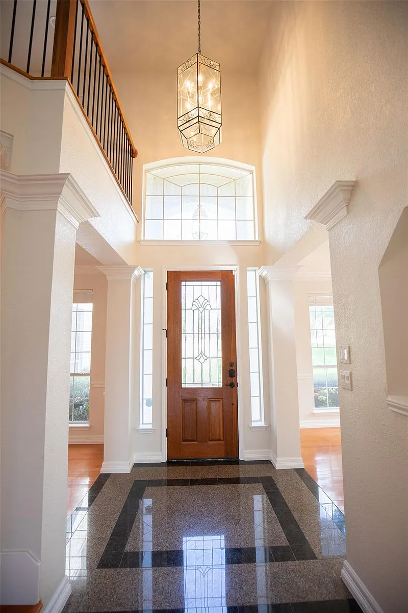 Building Photo - 10108 Spicewood Mesa