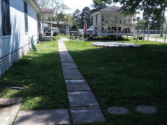 3rd image of 833 Yaupon Cove Dr
