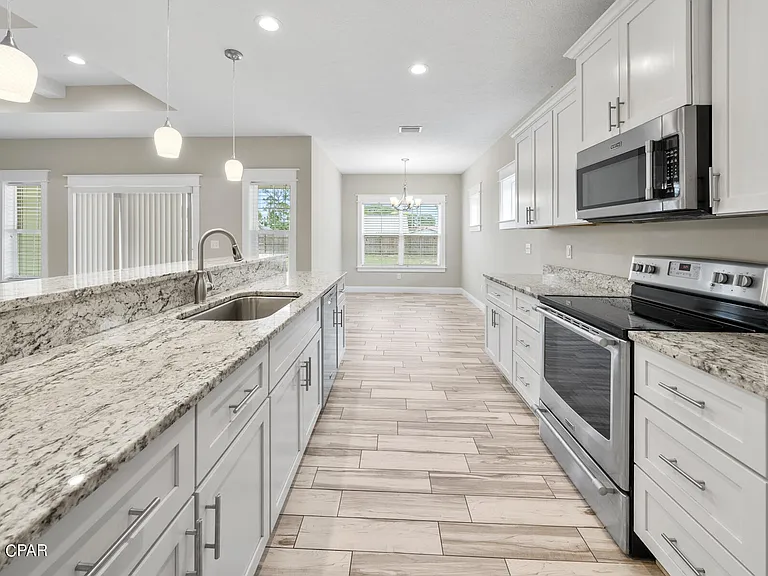 305 Evergreen St — Photo 8