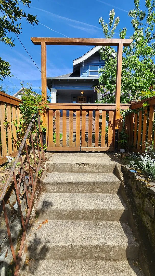 Classic 1914 4-Bedroom Bungalow with All The Right Updates - Alberta Arts! — Photo 2