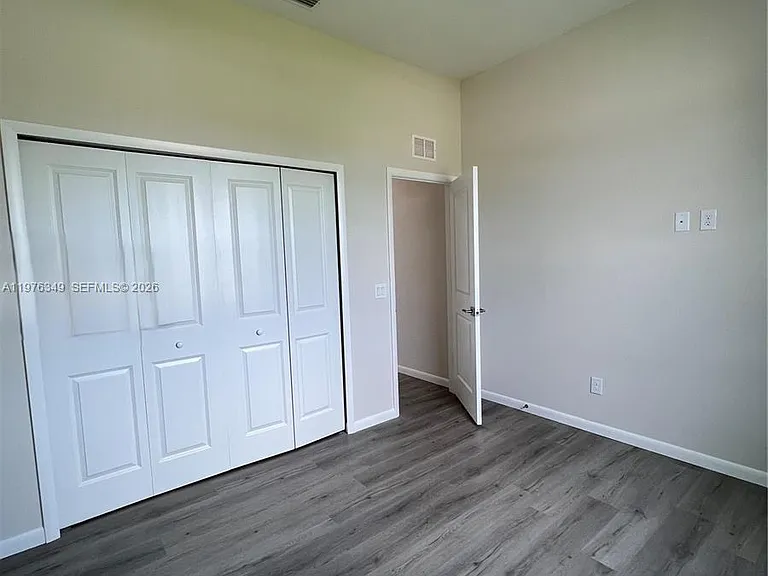 1088 Saturn Ct — Photo 9