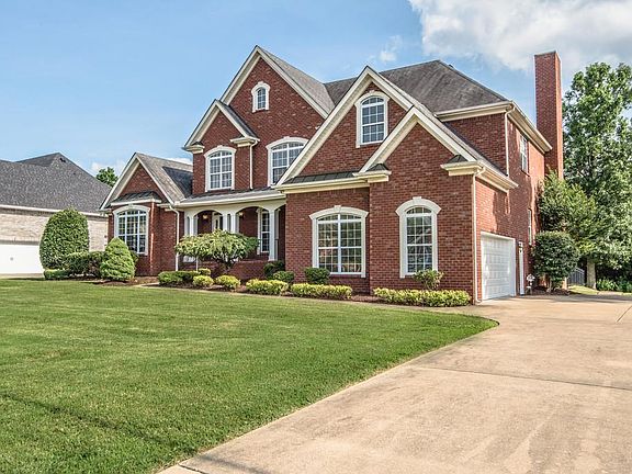2nd image of 2035 Woodcliff Dr