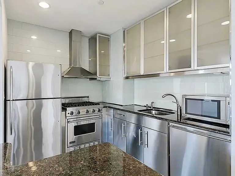189 Bridge St #8C — Photo 5