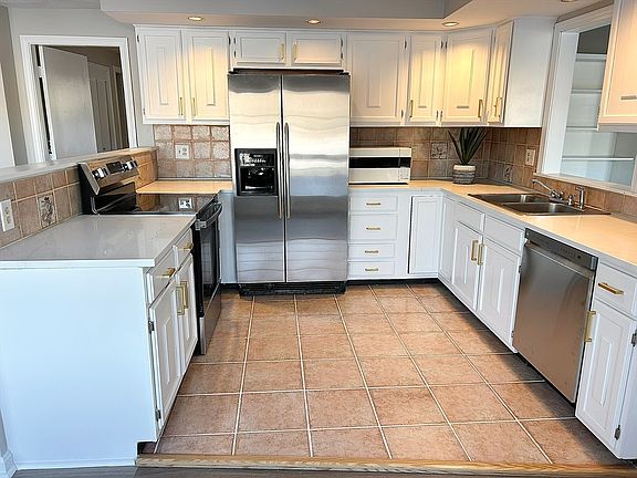 5th image of 74 Crockett Rd