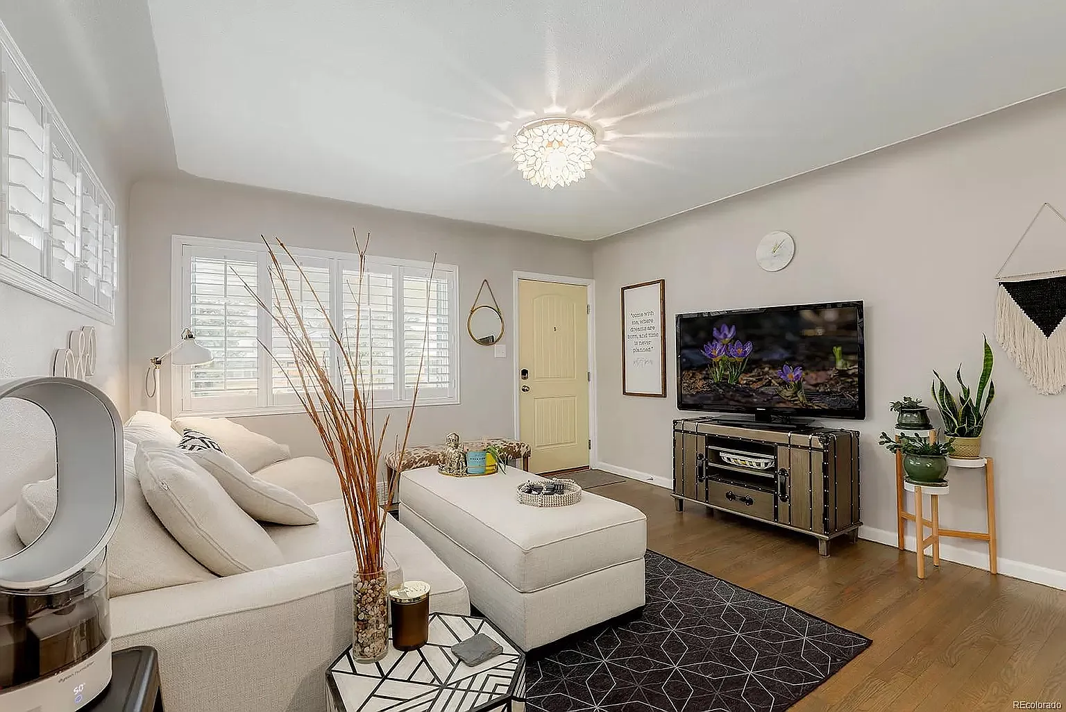 4 bed, 2240 sqft, $3,600 — Photo 2