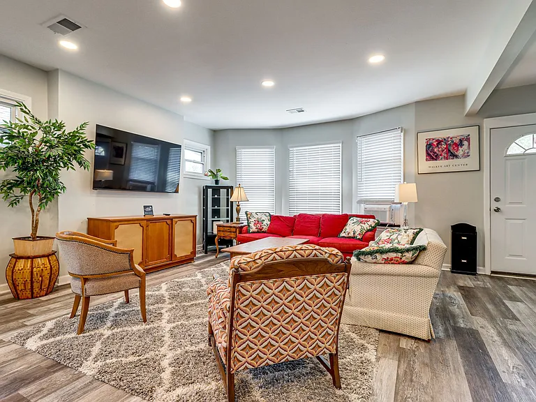 1466 Virginia Park Ave — Photo 2