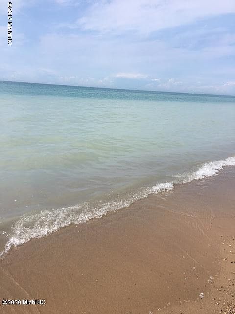 1st image of 672 S Lakeshore Dr