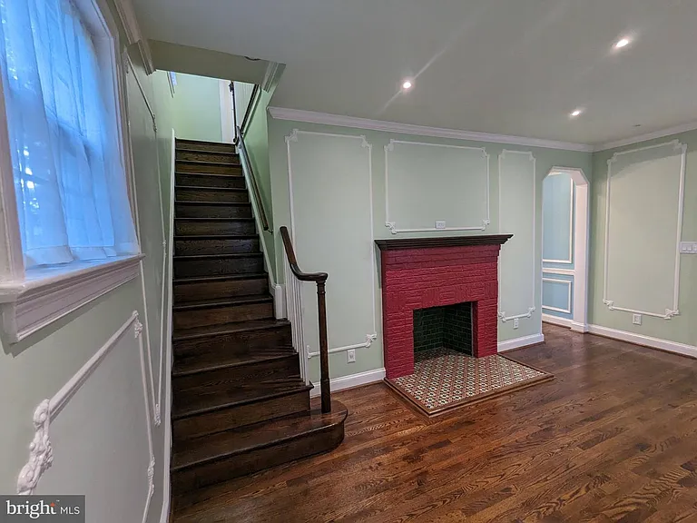 4910 Crescent St — Photo 12