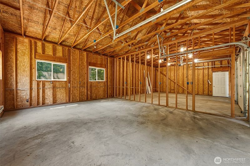 4th image of 121 Chateau Lane