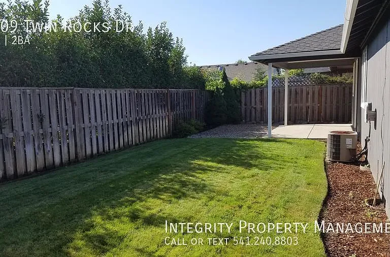 1209 Twin Rocks Dr — Photo 13