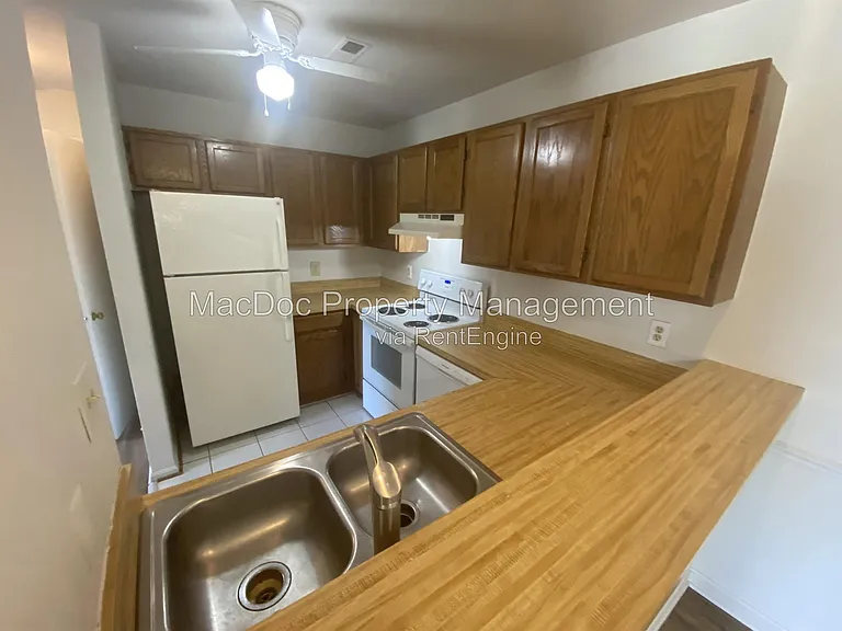 100 Chesterfield Ln #302 — Photo 7