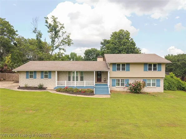704 Skyline Dr, Van Buren, AR 72956