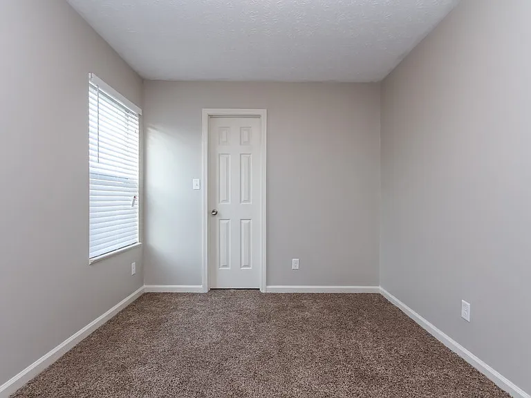5885 Gadsen Dr — Photo 10