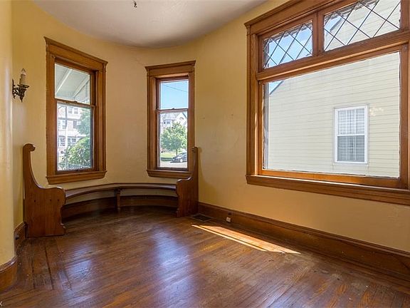 5th image of 1472 Robinwood Ave
