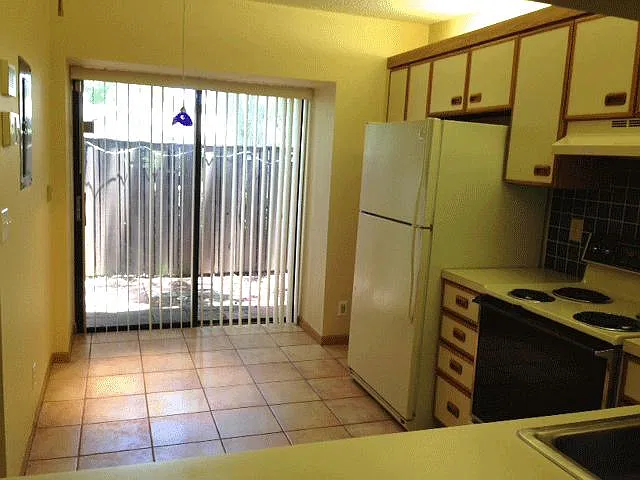 2 bed, 2.5 bath, 1355 sqft, $2,660 — Photo 3