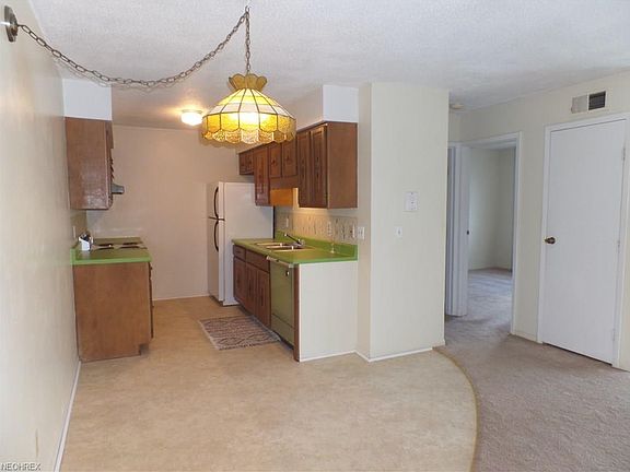 5th image of 1315 S Lake Wilmer Dr APT 102B