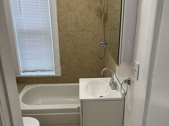 5th image of 5000 N Kenmore Ave #304