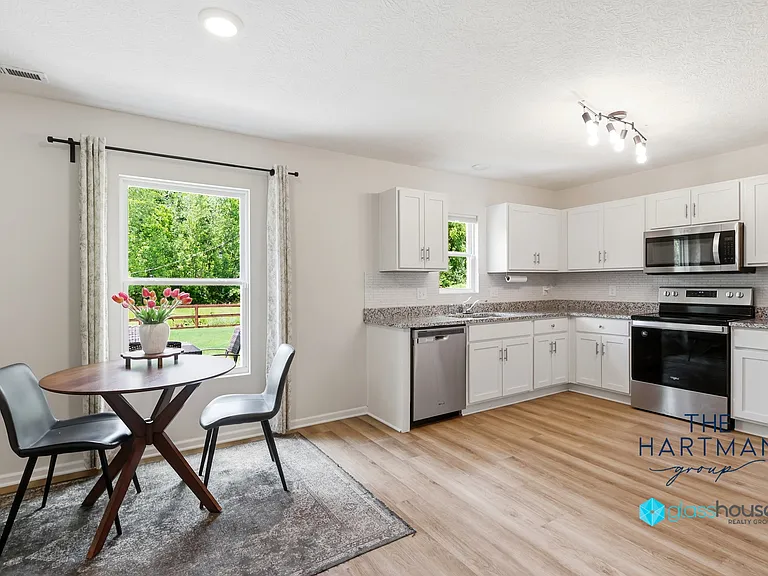 1018 Louise Dr — Photo 17