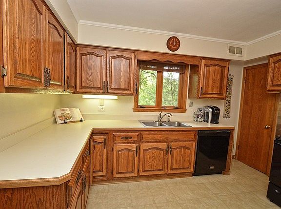 2nd image of 27 N Woodland Trl