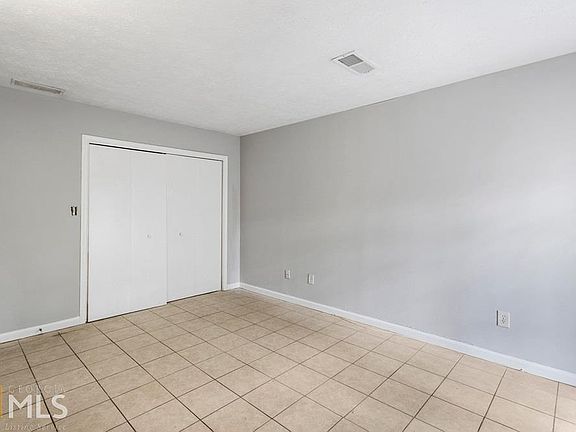 4th image of 2144 Valley Oaks Dr SE