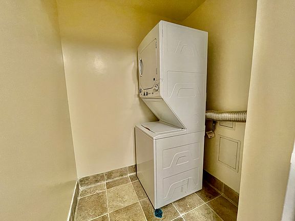 3rd image of 34-46 Vernon Blvd #W211