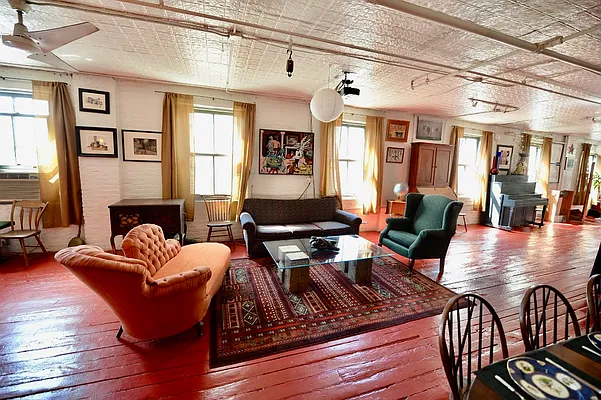 Rented by Level Group | media 35