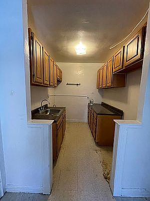 3rd image of 67-70 Yellowstone Blvd #D3