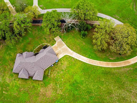 3rd image of 160 Whistler Ln