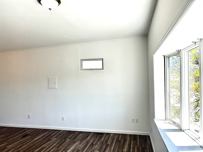 949 W Beech St — Photo 7
