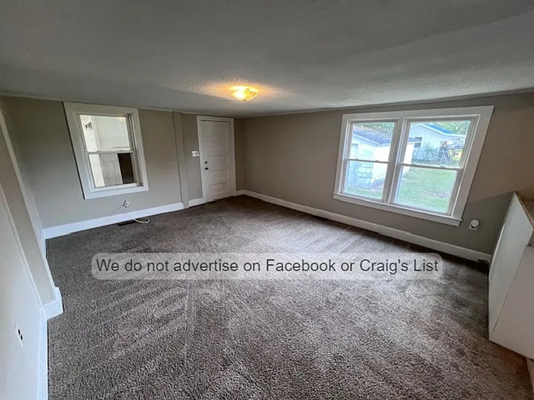 507 W D St — Photo 5
