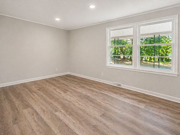 3rd image of 5748 Farrow Rd