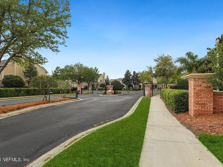11152 Castlemain Cir S — Photo 4