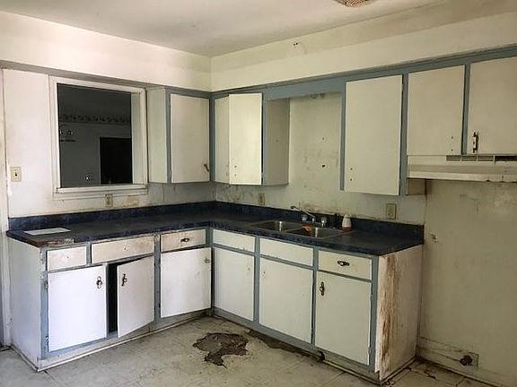 3rd image of 2723 La Salle St