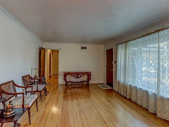 3rd image of 1585 Bonnie Dr