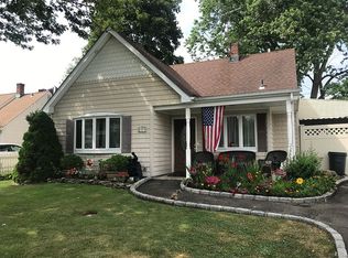 37 Hill Ln, Levittown, NY 11756