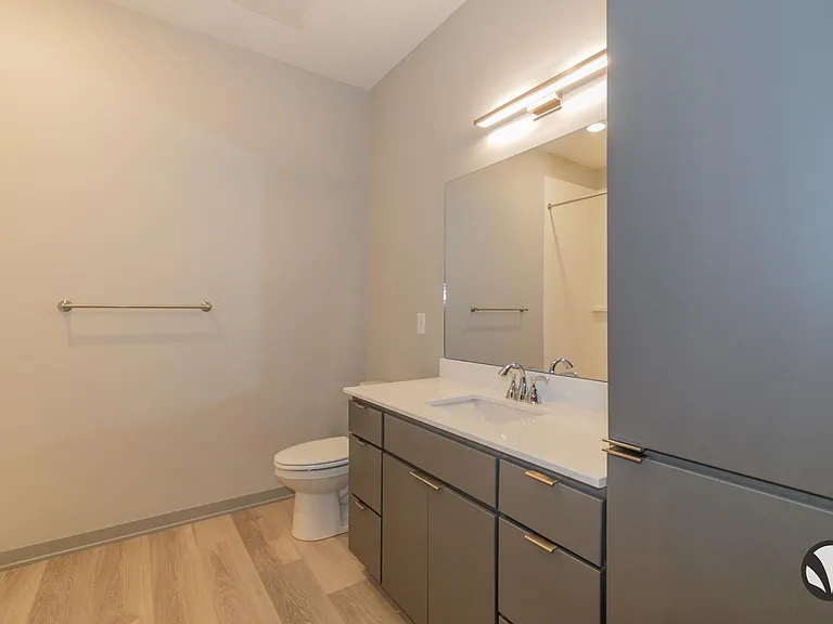 Chateau at Yankee Hill Apartments — Photo 22