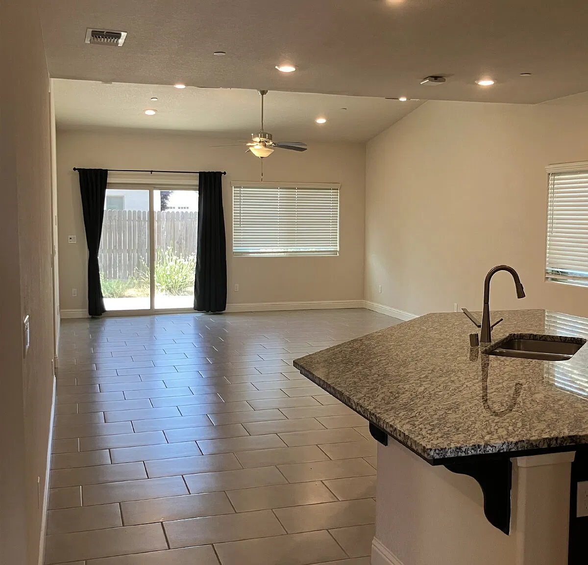 3 bed, 2.0 bath, 1894 sqft, $2,250 — Photo 4