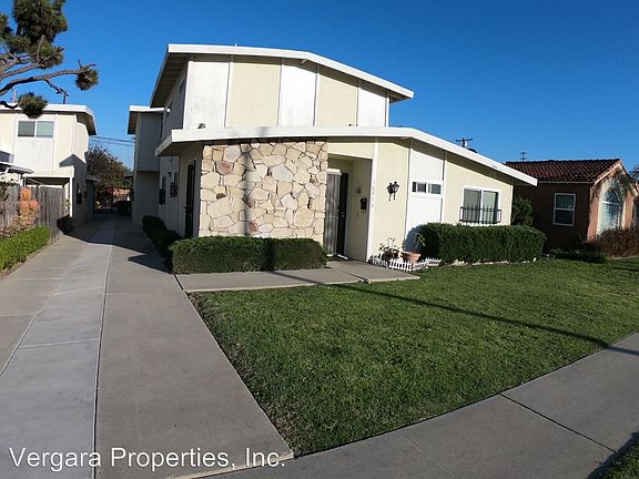 2nd image of 18008 Manhattan Pl