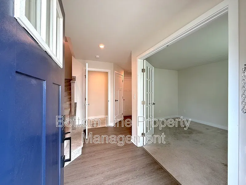 3 bed, 3.0 bath, 1860 sqft, $2,090 — Photo 3