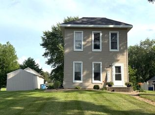 614 1st Ave E, Cascade, IA 52033